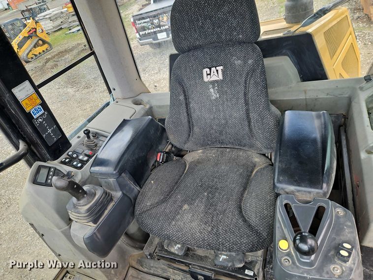 image for item EB8097 2016 Caterpillar 953D track loader