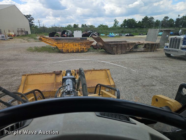 image for item EB8097 2016 Caterpillar 953D track loader