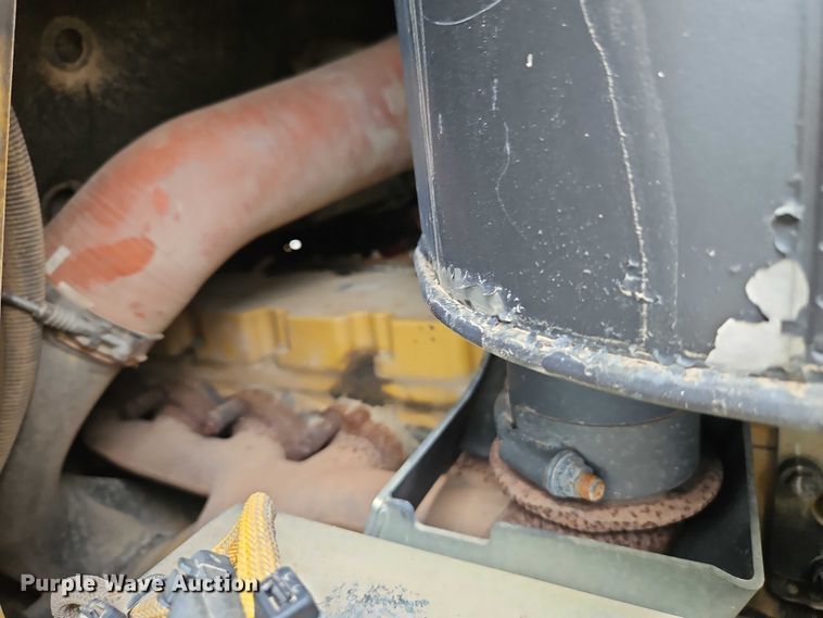 image for item EB8097 2016 Caterpillar 953D track loader