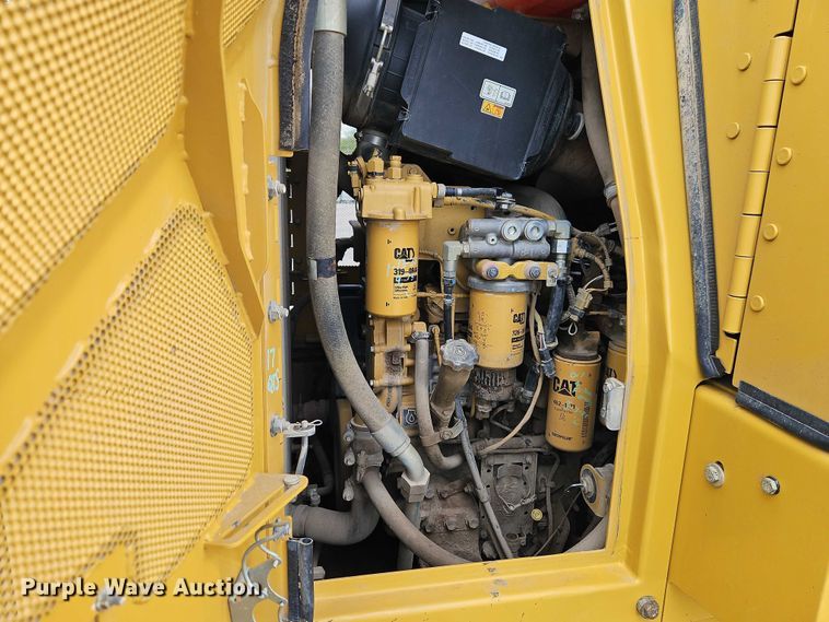 image for item EB8097 2016 Caterpillar 953D track loader