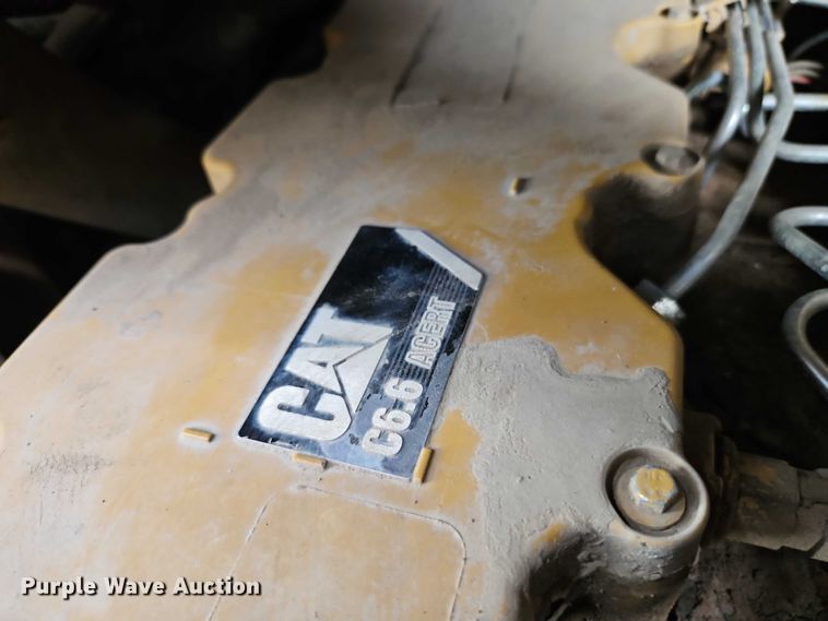 image for item EB8097 2016 Caterpillar 953D track loader