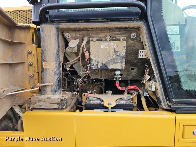 image for item EB8097 2016 Caterpillar 953D track loader