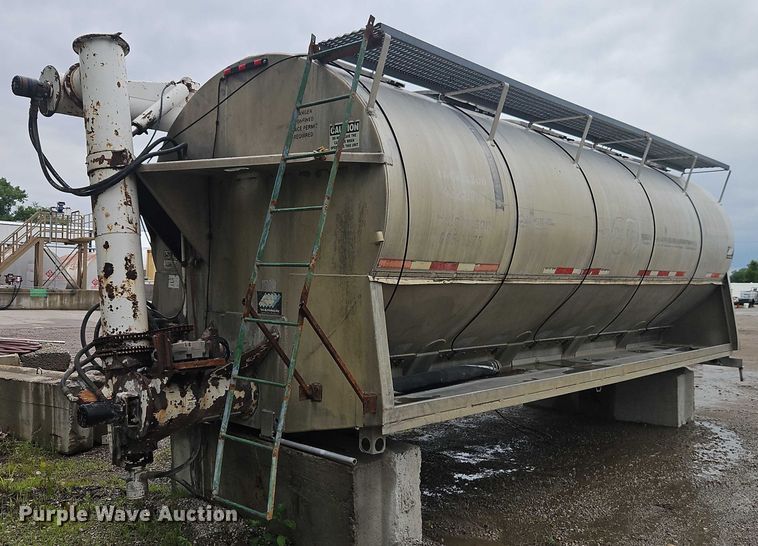 image for item EB8106 Warren fertilizer delivery bed