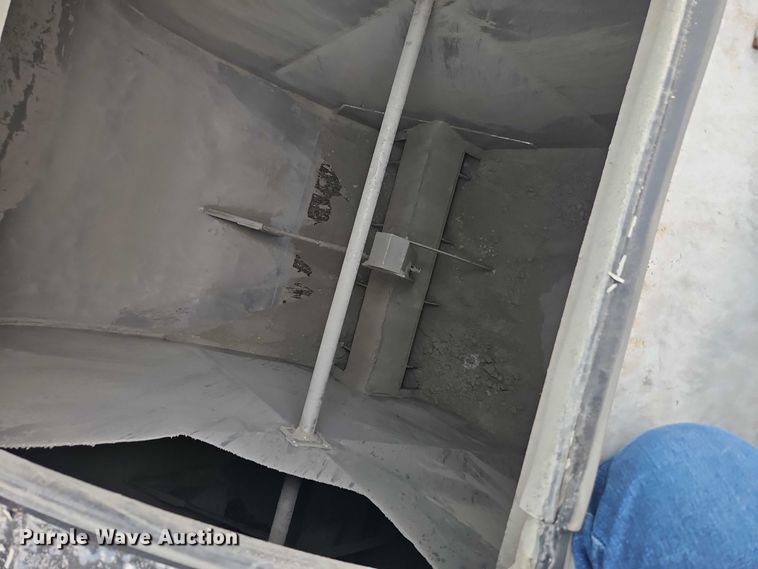 image for item EB8106 Warren fertilizer delivery bed