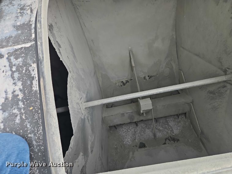 image for item EB8106 Warren fertilizer delivery bed