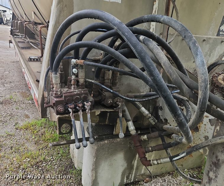 image for item EB8106 Warren fertilizer delivery bed