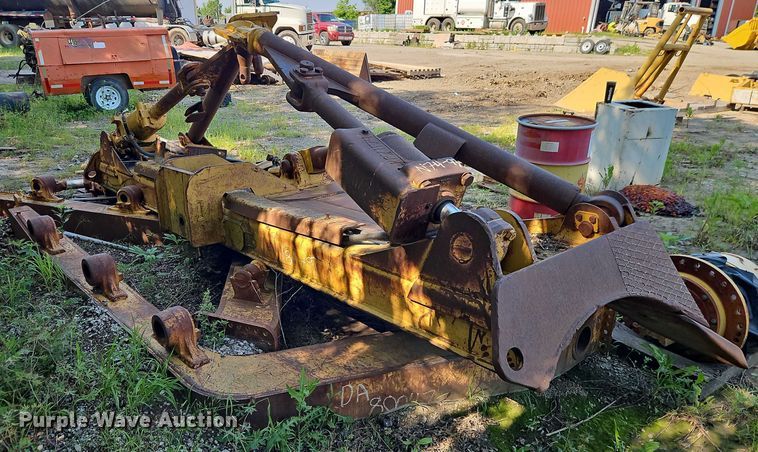 image for item EB8118 Caterpillar D8 dozer blade