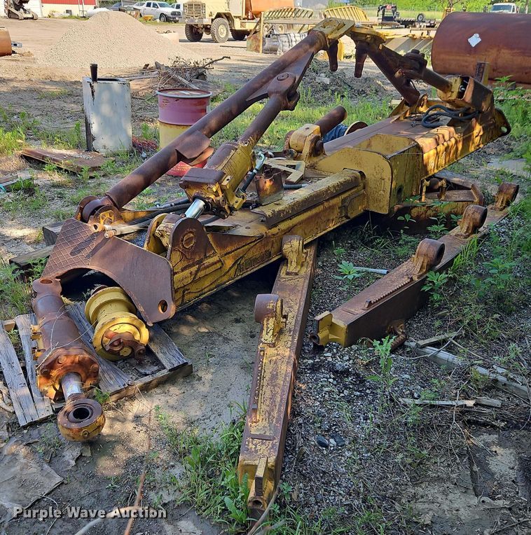 image for item EB8118 Caterpillar D8 dozer blade