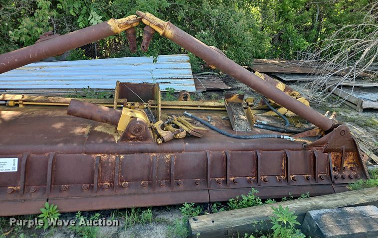 image for item EB8118 Caterpillar D8 dozer blade