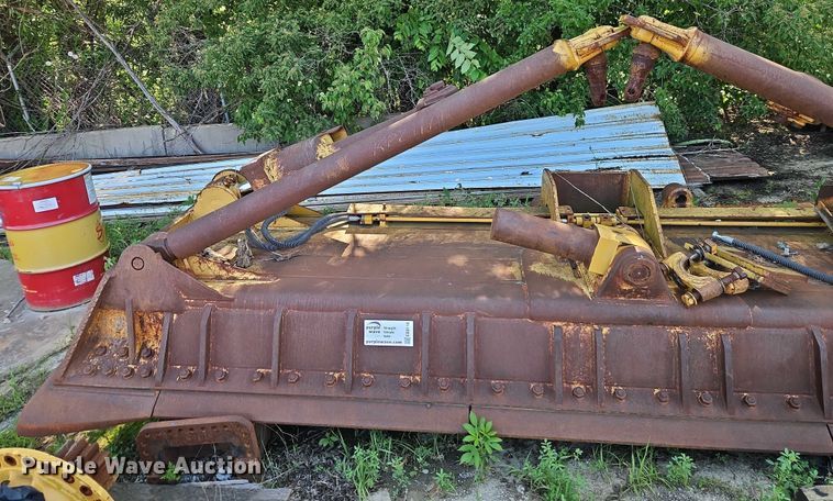 image for item EB8118 Caterpillar D8 dozer blade