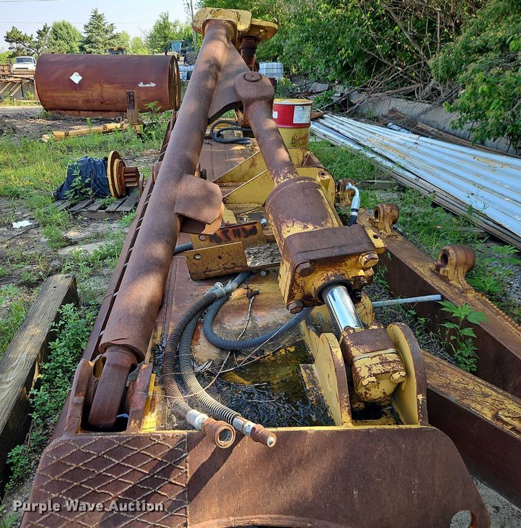 image for item EB8118 Caterpillar D8 dozer blade