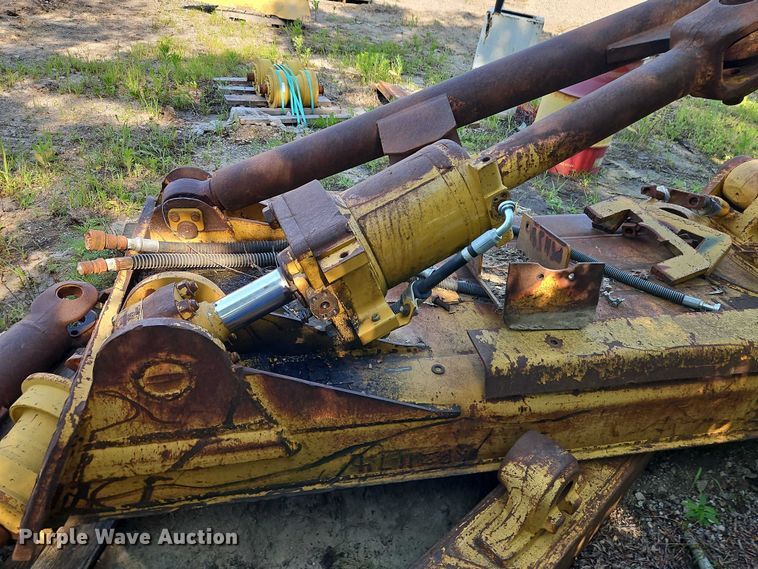 image for item EB8118 Caterpillar D8 dozer blade