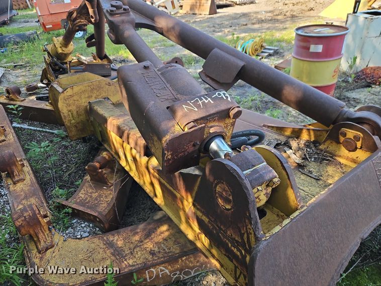 image for item EB8118 Caterpillar D8 dozer blade