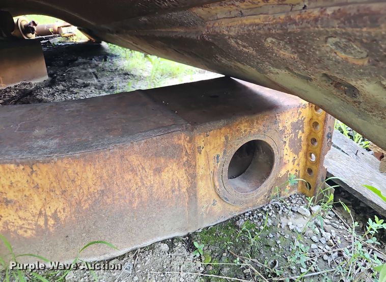 image for item EB8118 Caterpillar D8 dozer blade