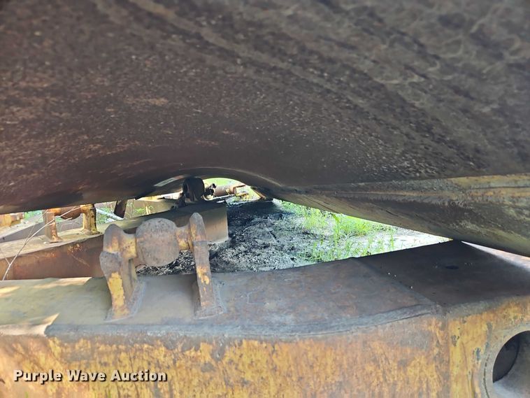 image for item EB8118 Caterpillar D8 dozer blade