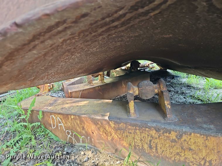 image for item EB8118 Caterpillar D8 dozer blade