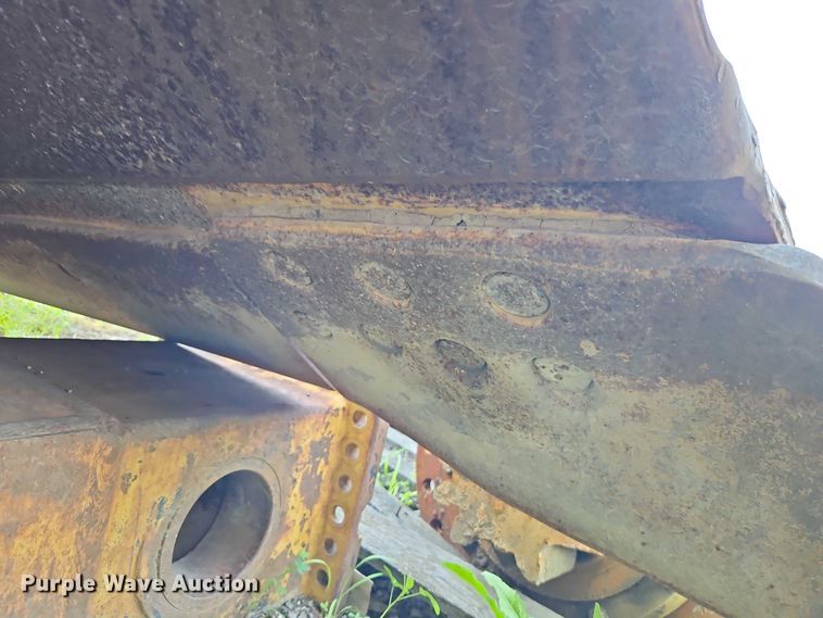 image for item EB8118 Caterpillar D8 dozer blade