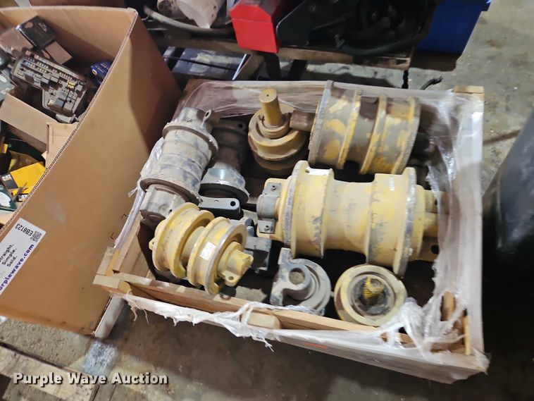 image for item EB8123 (4) pallets of parts