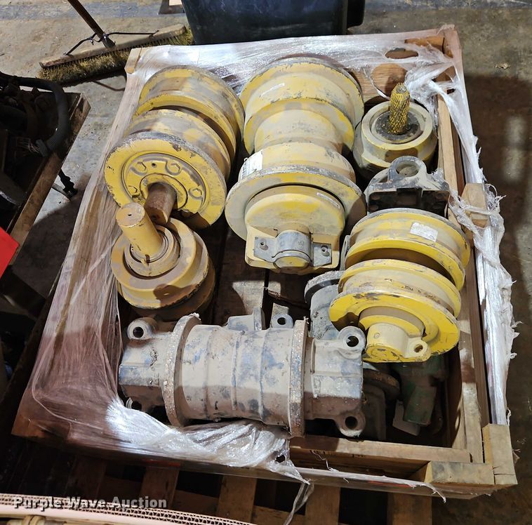 image for item EB8123 (4) pallets of parts