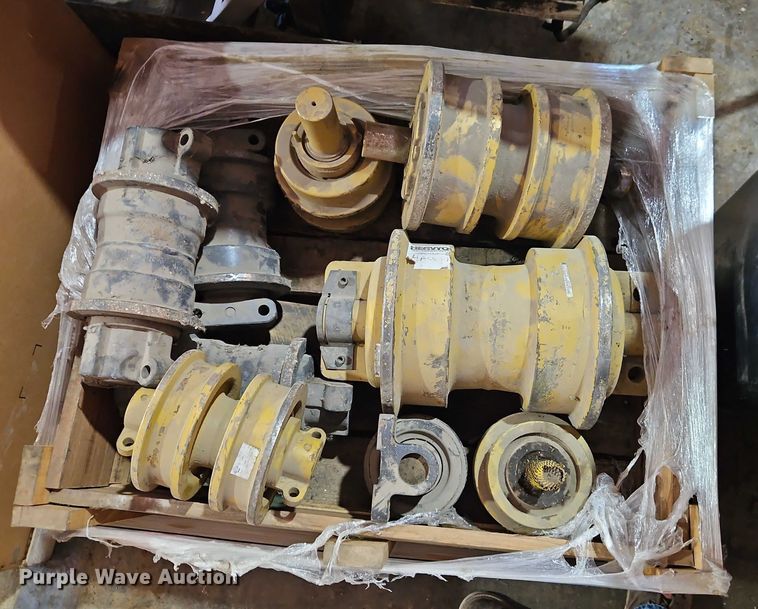 image for item EB8123 (4) pallets of parts