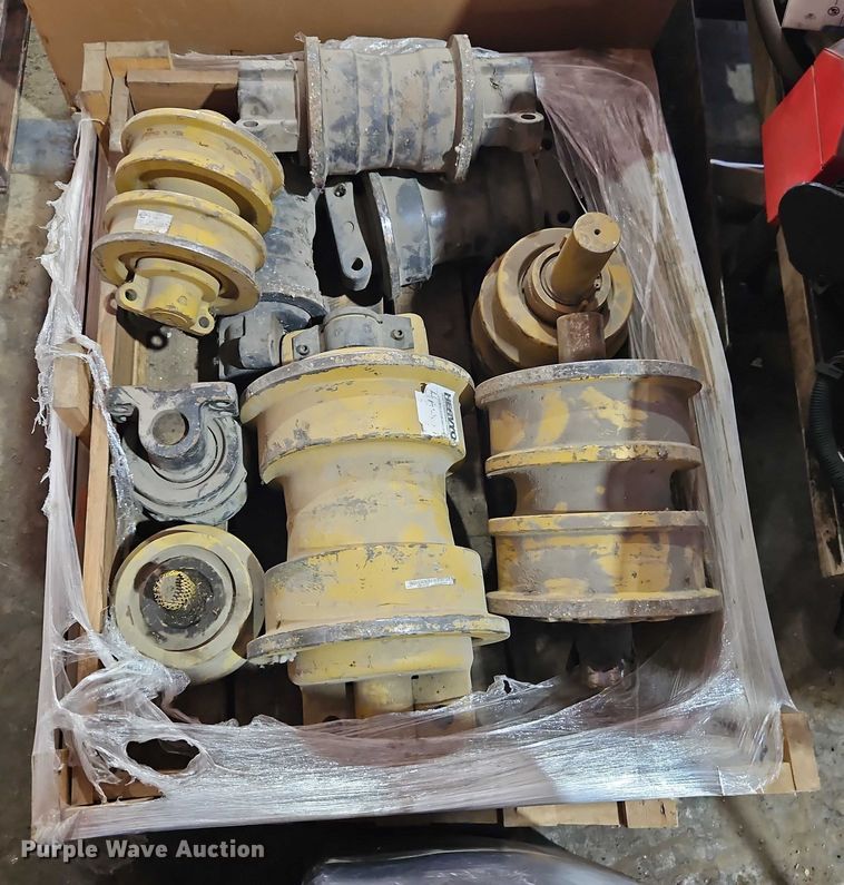 image for item EB8123 (4) pallets of parts