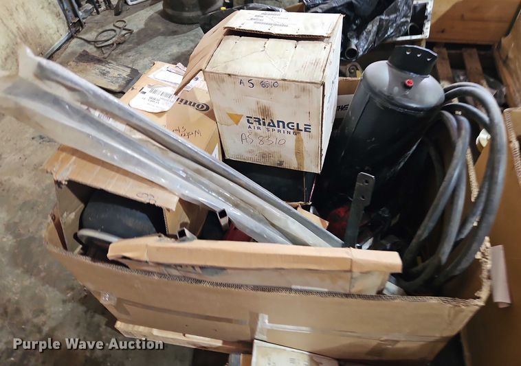 image for item EB8123 (4) pallets of parts