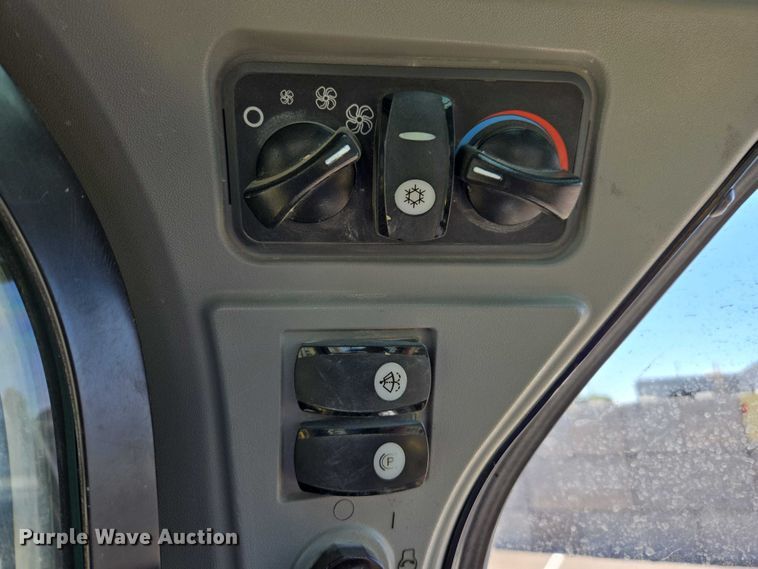 image for item EC1037 2018 Caterpillar 299D2 tracked skid steer loader