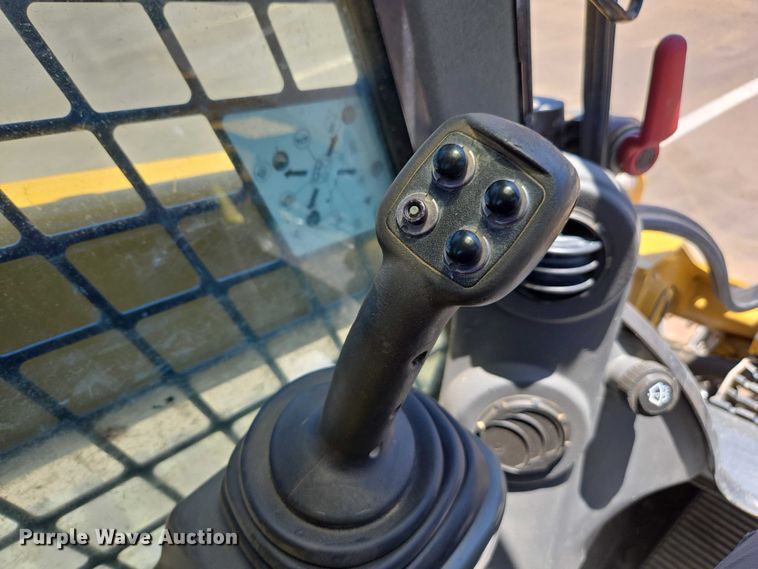 image for item EC1039 2018 Caterpillar 299D2 tracked skid steer loader