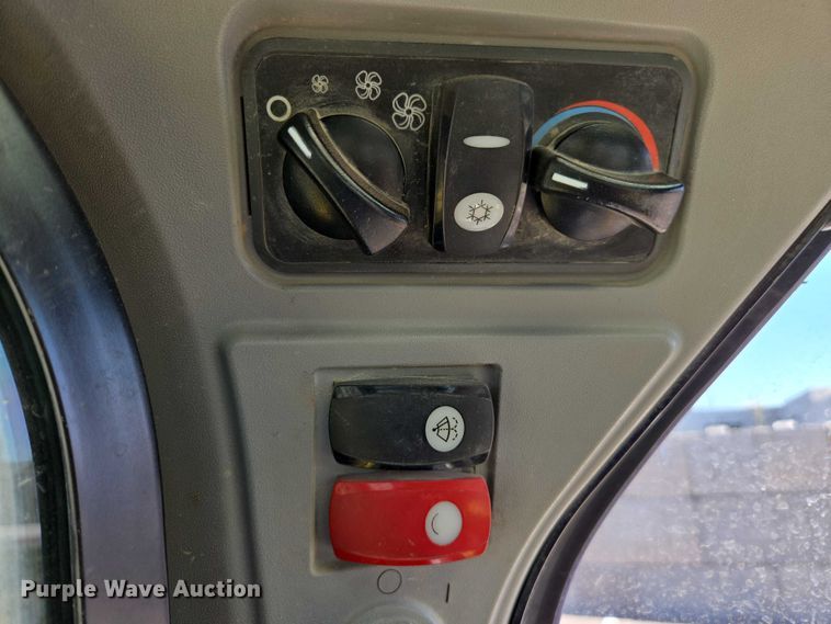 image for item EC1039 2018 Caterpillar 299D2 tracked skid steer loader