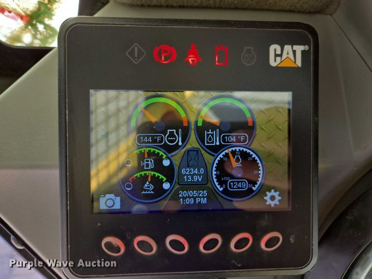 image for item EC1039 2018 Caterpillar 299D2 tracked skid steer loader