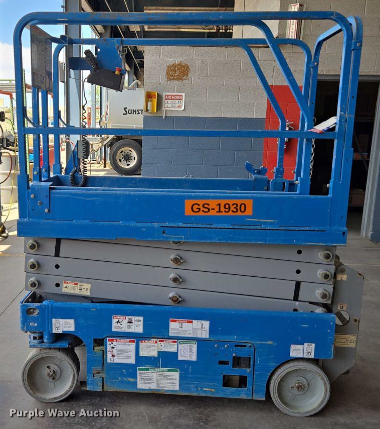 image for item EC1047 2014 Genie GS-1930 scissor lift