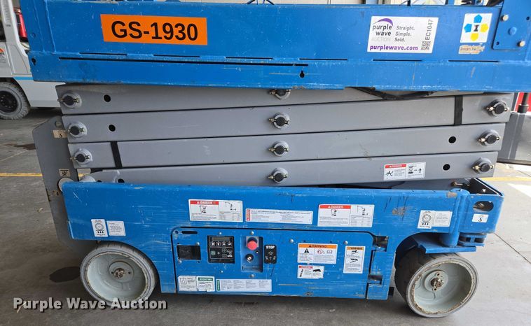 image for item EC1047 2014 Genie GS-1930 scissor lift