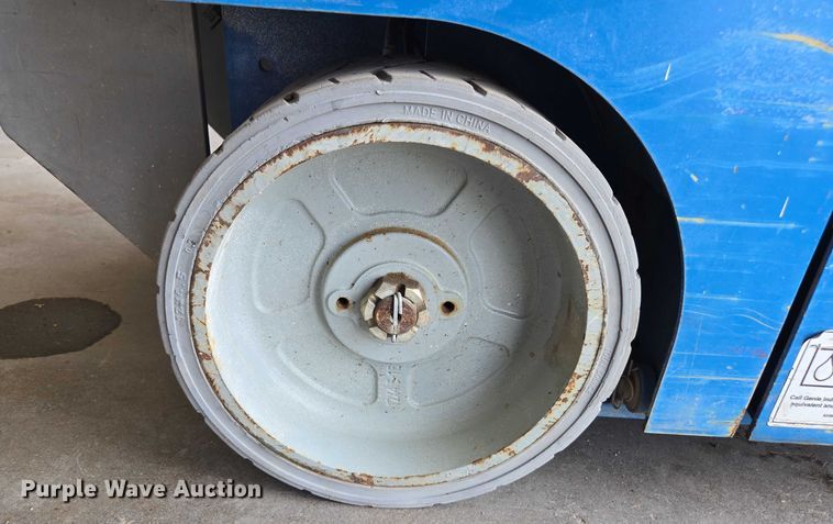 image for item EC1047 2014 Genie GS-1930 scissor lift