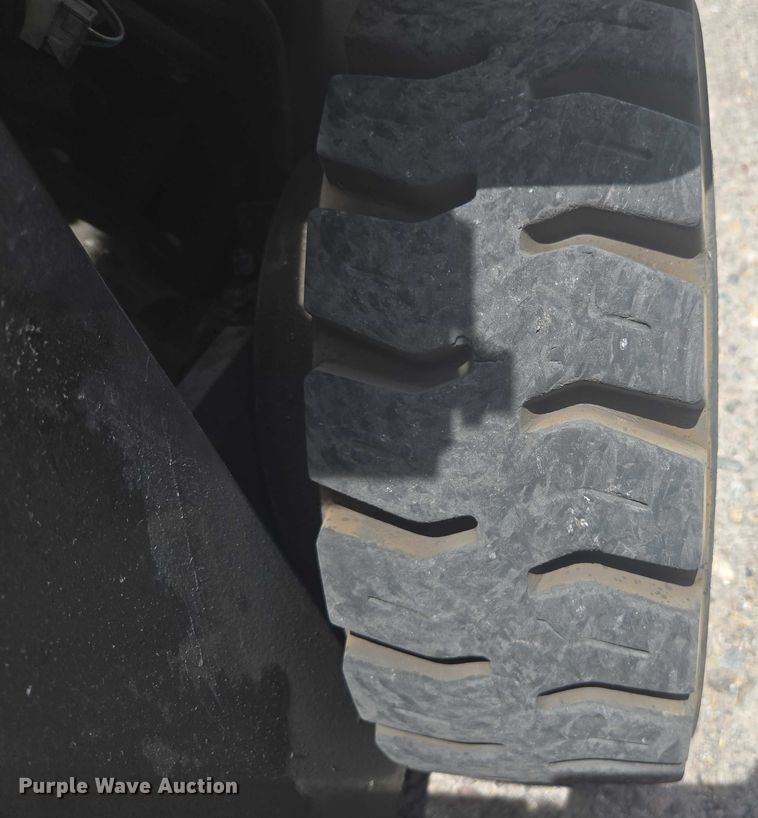 image for item EC1048 2015 Nissan CFS40 forklift