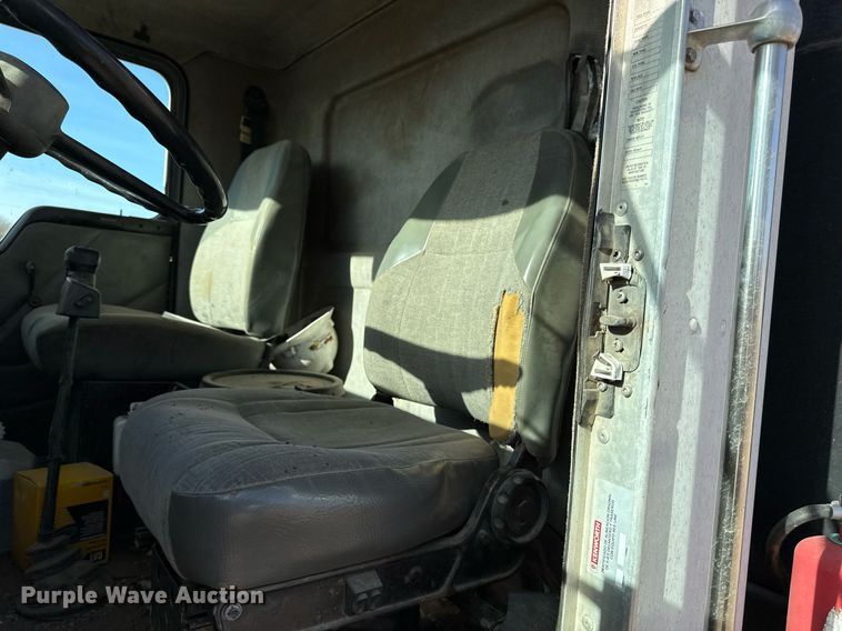 image for item ED4091 1996 Kenworth T300 flatbed truck