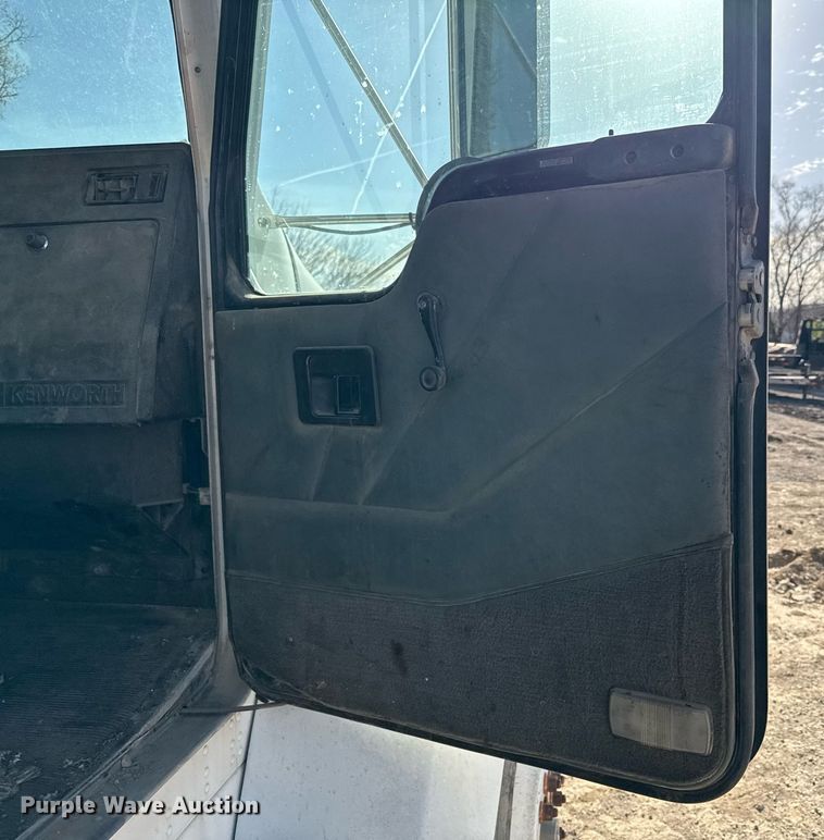 image for item ED4091 1996 Kenworth T300 flatbed truck