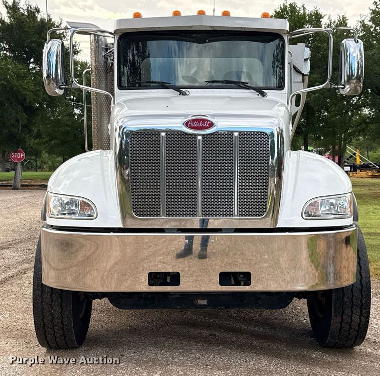 image for item ED5668 2020 Peterbilt 348 dump truck