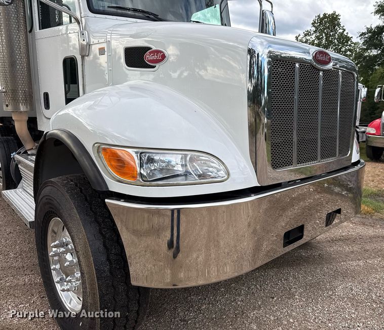 image for item ED5668 2020 Peterbilt 348 dump truck