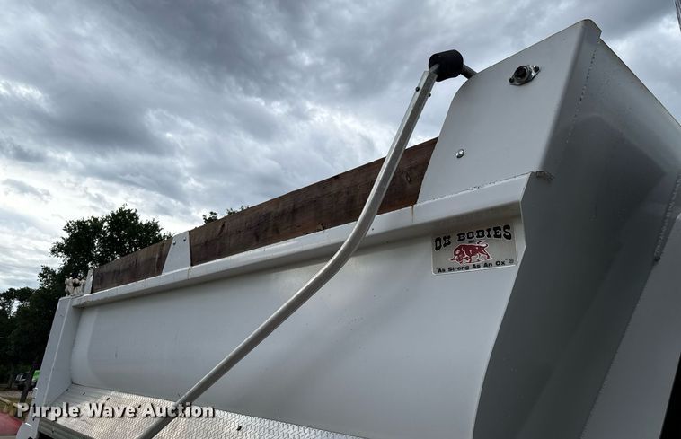 image for item ED5668 2020 Peterbilt 348 dump truck