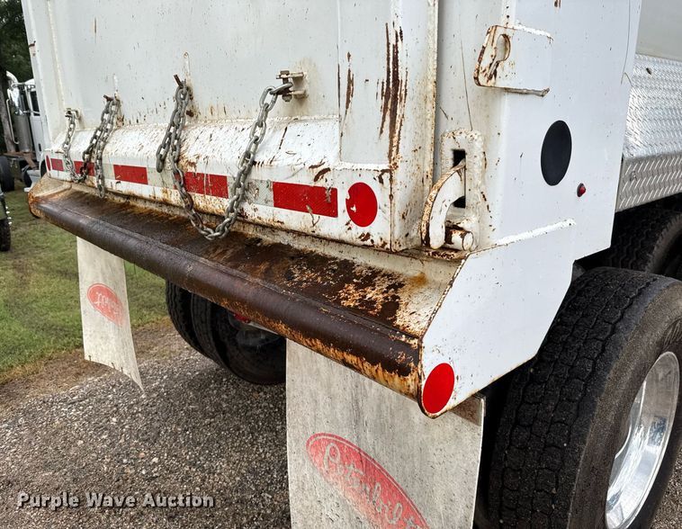 image for item ED5668 2020 Peterbilt 348 dump truck