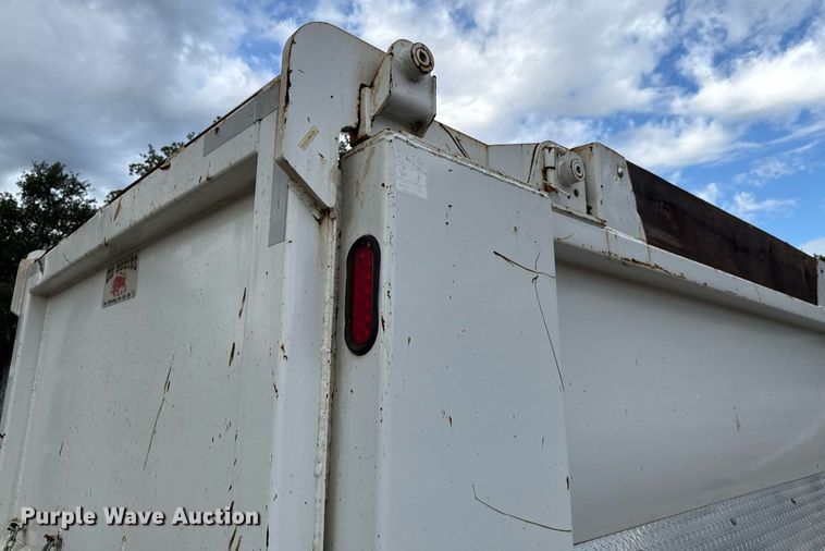 image for item ED5668 2020 Peterbilt 348 dump truck