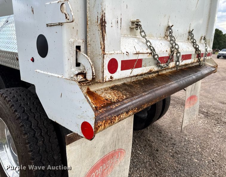 image for item ED5668 2020 Peterbilt 348 dump truck