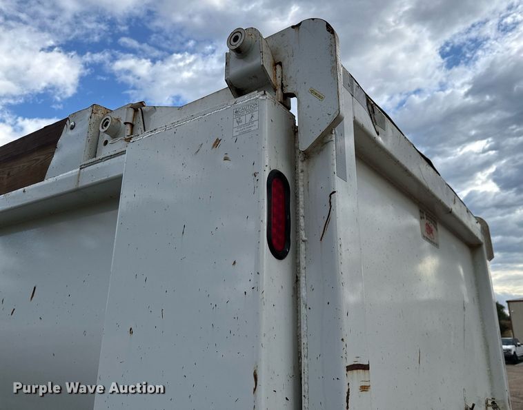 image for item ED5668 2020 Peterbilt 348 dump truck