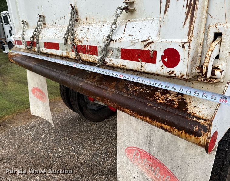 image for item ED5668 2020 Peterbilt 348 dump truck