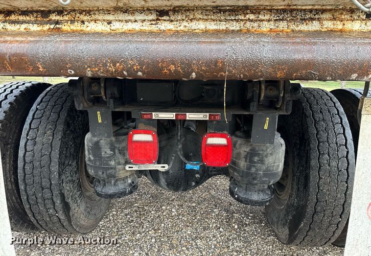 image for item ED5668 2020 Peterbilt 348 dump truck