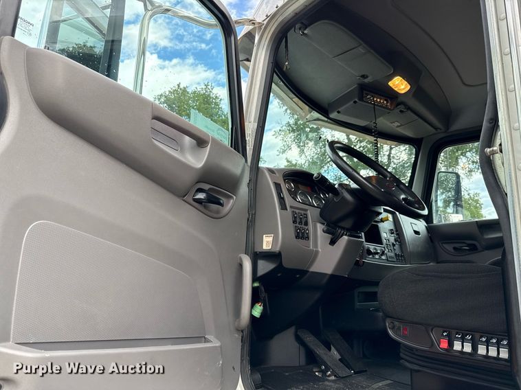 image for item ED5668 2020 Peterbilt 348 dump truck