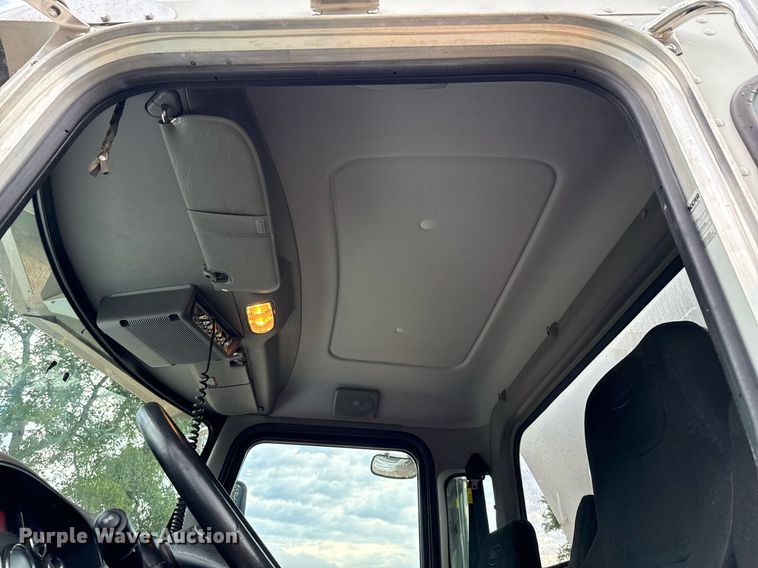 image for item ED5668 2020 Peterbilt 348 dump truck