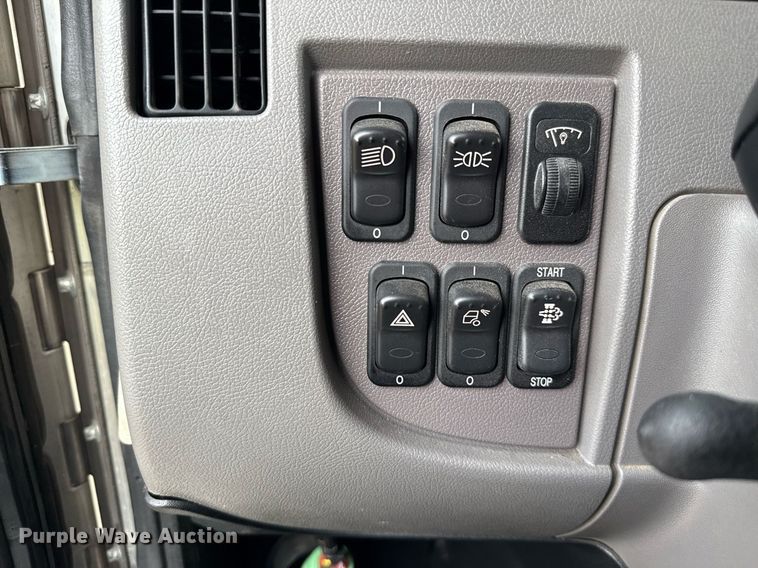 image for item ED5668 2020 Peterbilt 348 dump truck