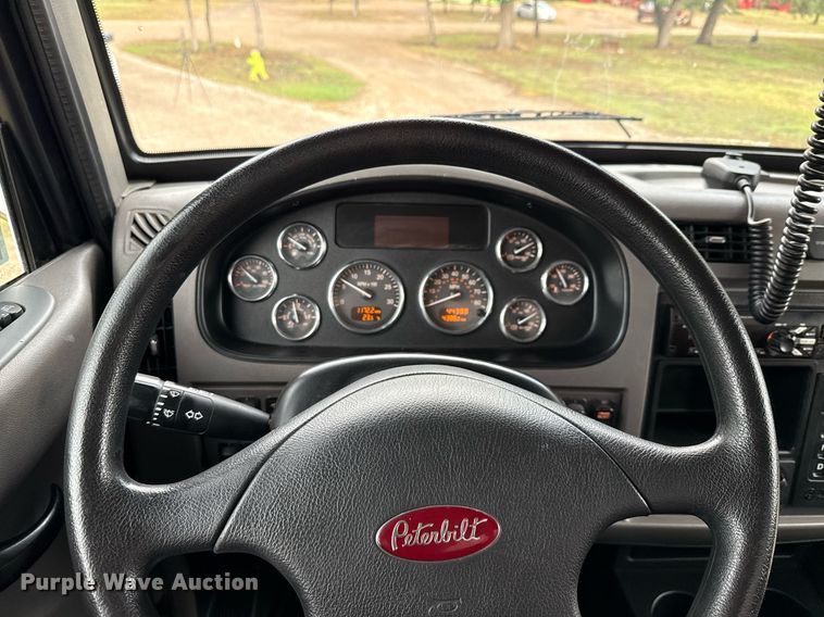 image for item ED5668 2020 Peterbilt 348 dump truck