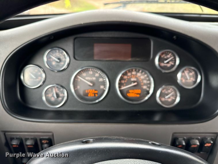 image for item ED5668 2020 Peterbilt 348 dump truck